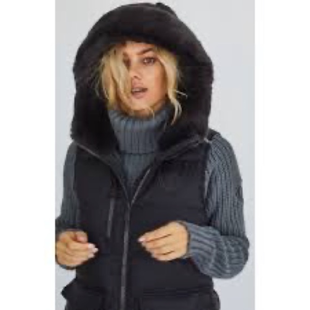 Alp N Rock NWT Black Astra Down Vest with Fur trimmed Hood. Size Large.